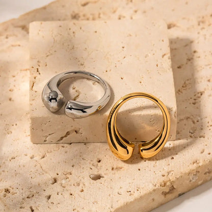 Sculpted Teardrop Open Gold Ring